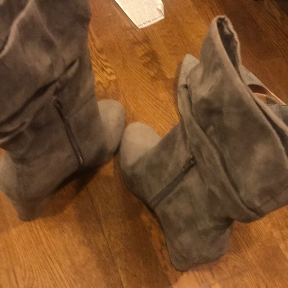 Express mid size wedge boots. Gray. - Picture 3 of 3